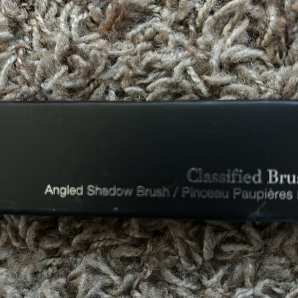LimeLife Brush # 9 Angled Shadow brush - Picture 2 of 2